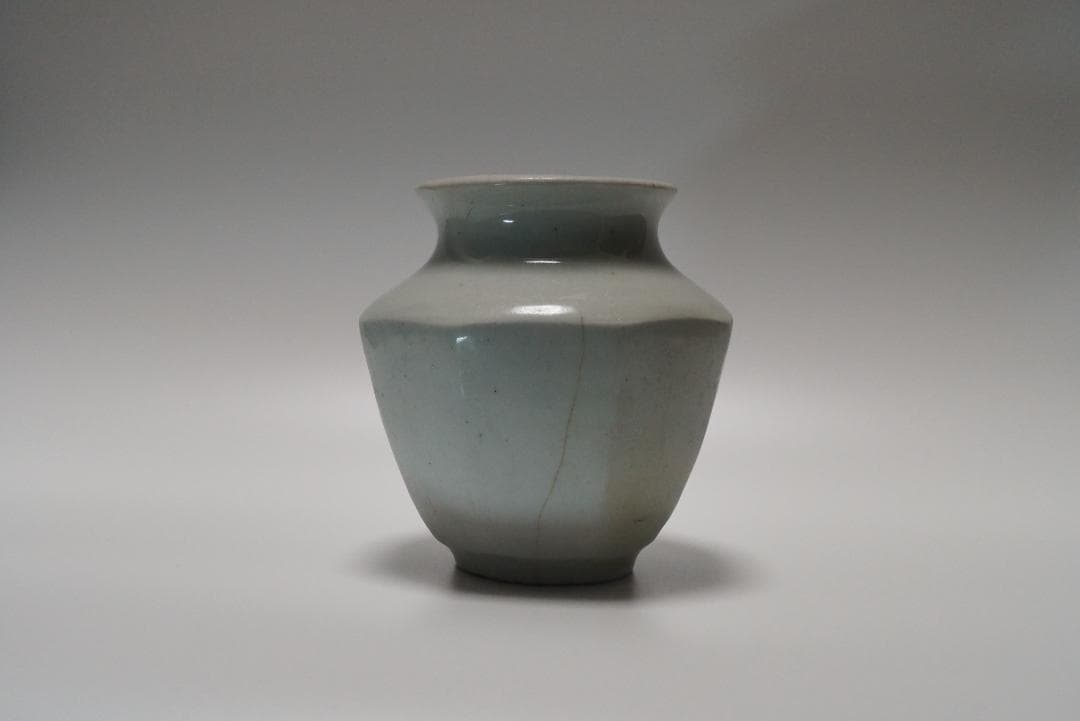 李朝 青白磁 ★ 面取り飾り壺 ★