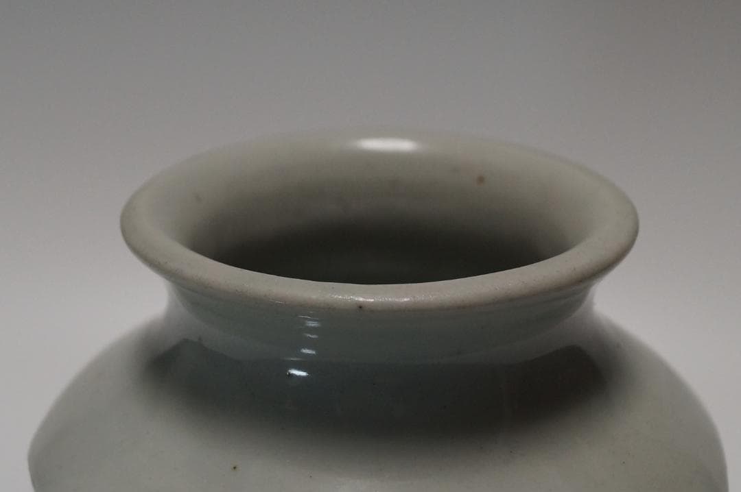 李朝 青白磁 ★ 面取り飾り壺 ★