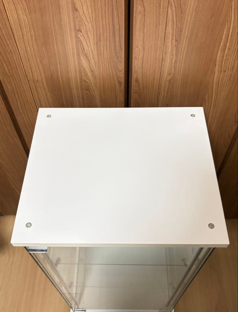 不二貿易　ガラスコレクションケース　ホワイト　3段　背面ミラー