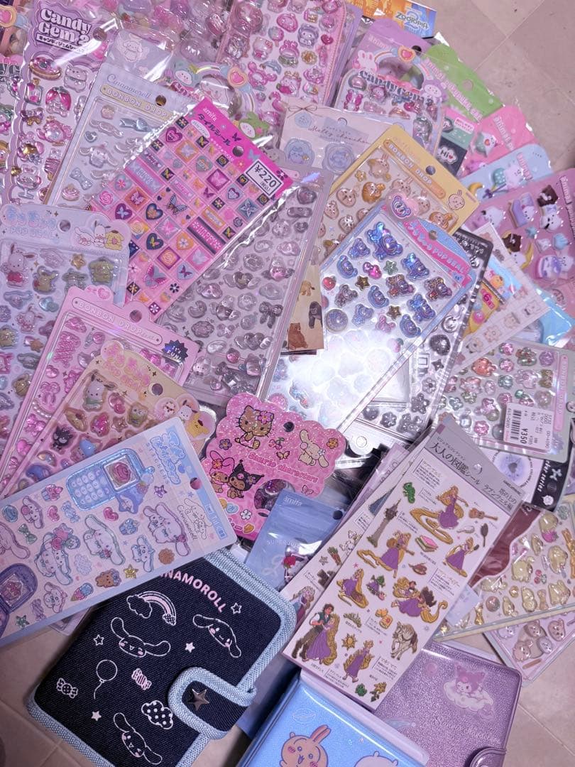 サンリオ多めお値下げ♡ボンボンドロップシール等約100点以上まとめ売り