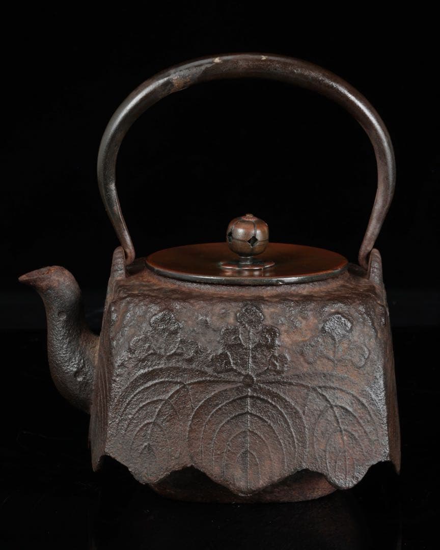 【時代鉄瓶】三葉葵紋 四方形鉄瓶 銅蓋 茶道具 煎茶道具 急須 湯沸 骨董品