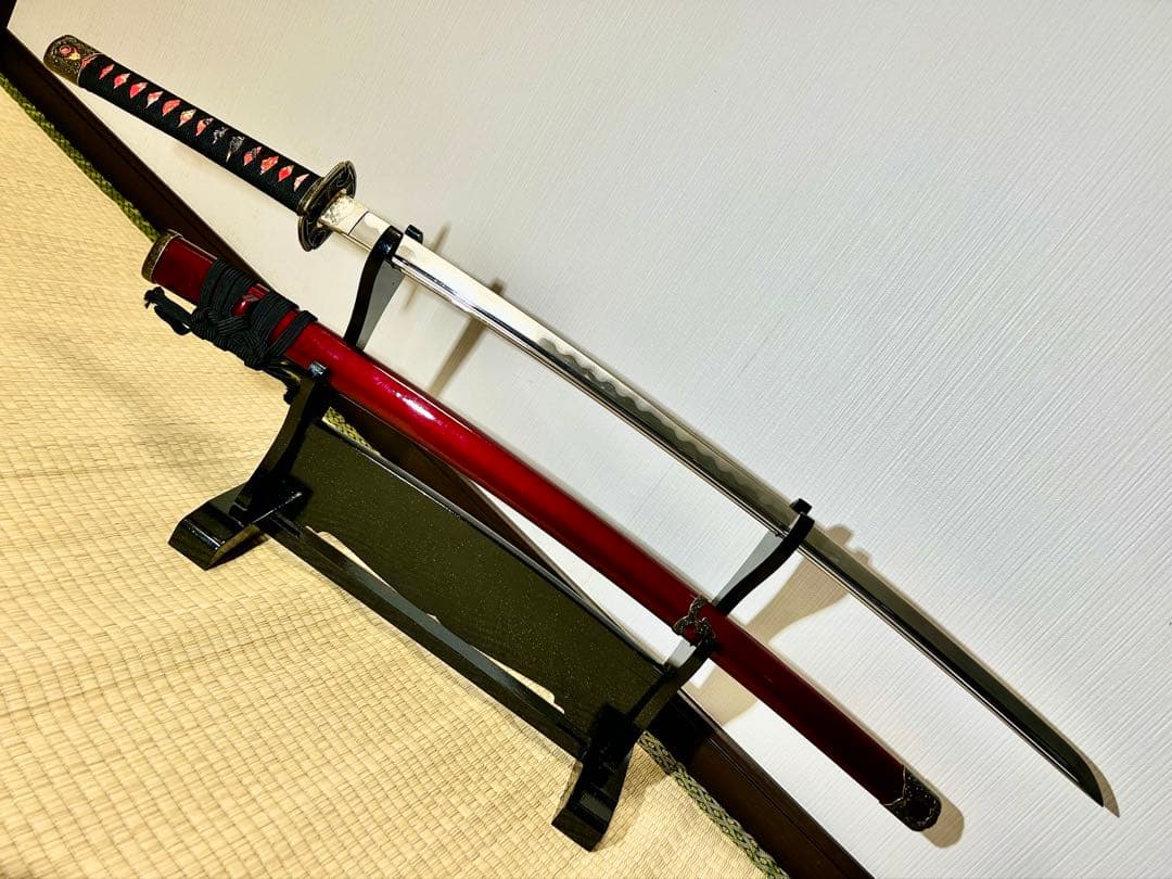模造刀 太刀　※赤い鞘で刀身に樋のある刀！