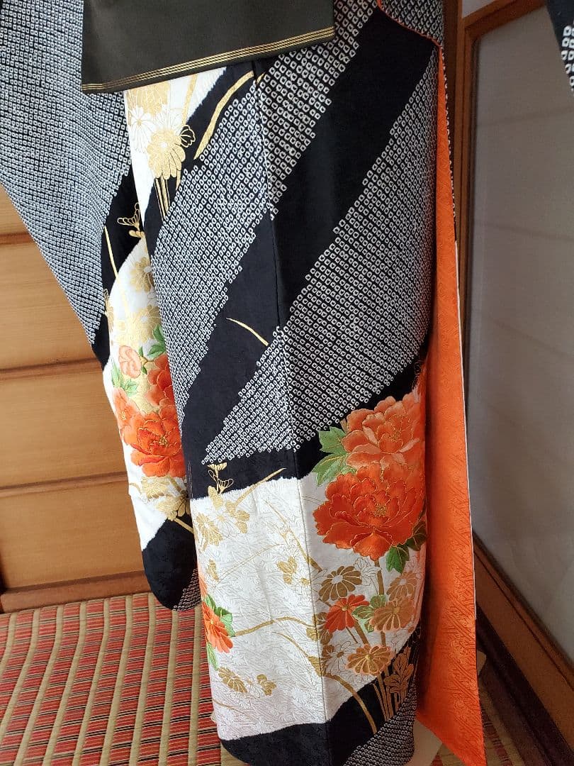 【レトロ調＊美品】振袖&襦袢セット　絞り　刺繍　黒　白　オレンジ　トールサイズ