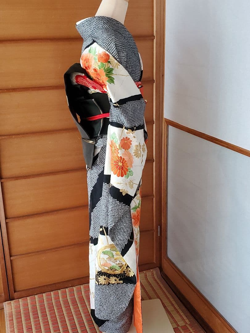 【レトロ調＊美品】振袖&襦袢セット　絞り　刺繍　黒　白　オレンジ　トールサイズ