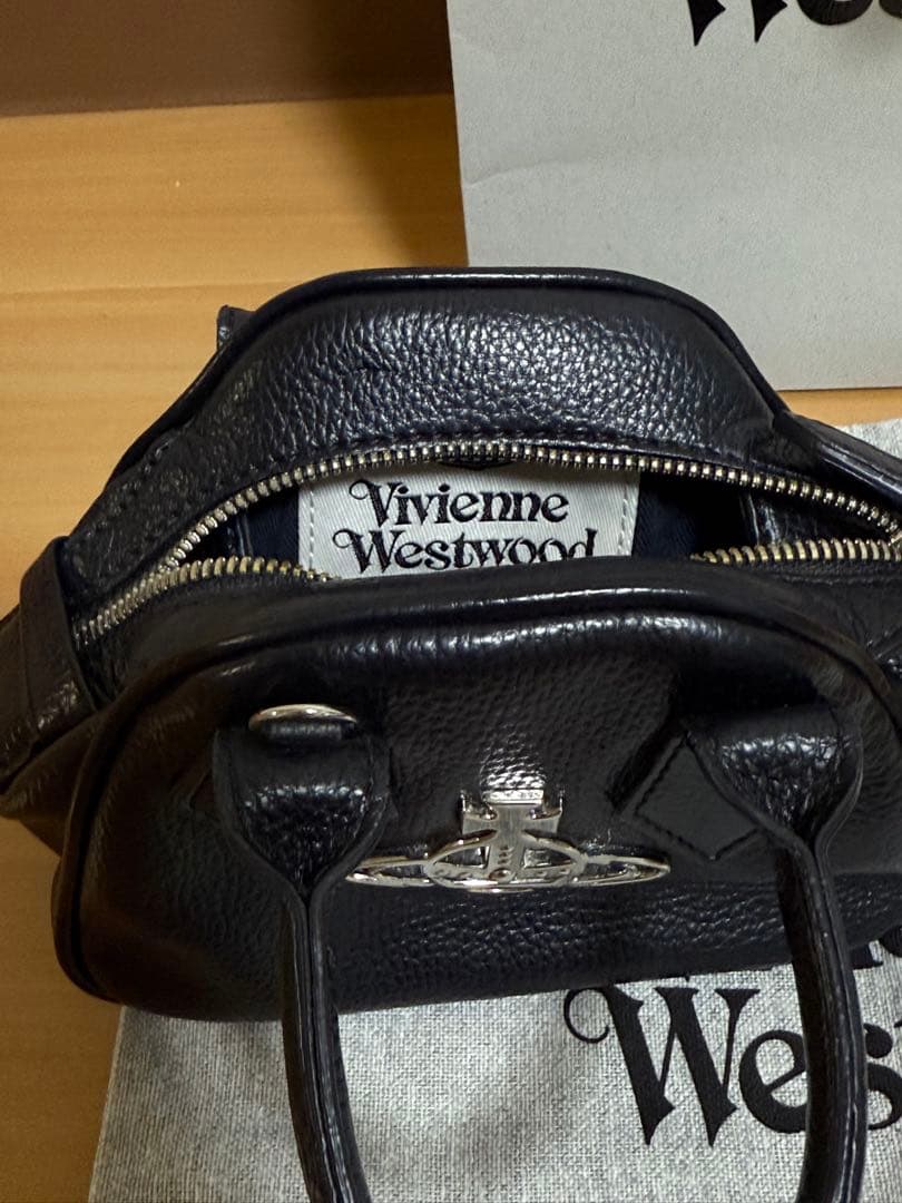 ？？ Vivienne Westwood