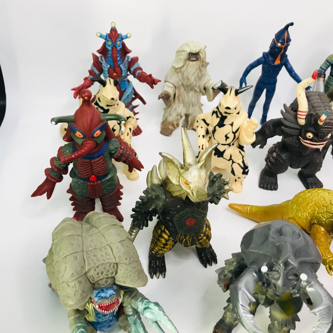 【匿名配送、送料無料】ウルトラ怪獣ソフビ　29体　ペスター　ウー　ゴモラ　他