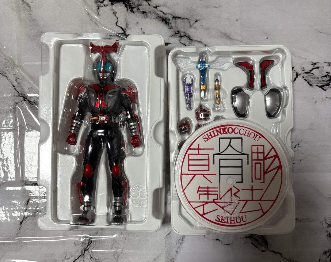 真骨彫　仮面ライダーカブト ハイパーフォーム 10th Anniversary