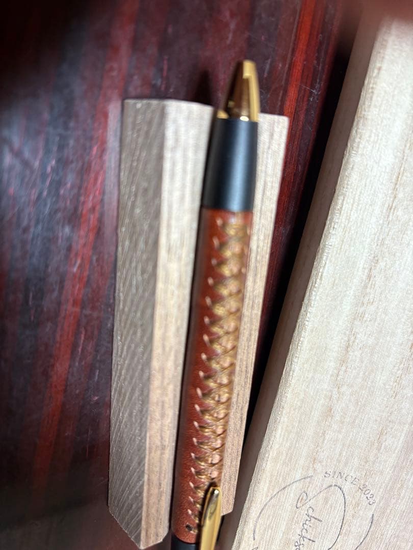 Schicksal 革軸ペン　特上ヌメ革節目模様ブラウン