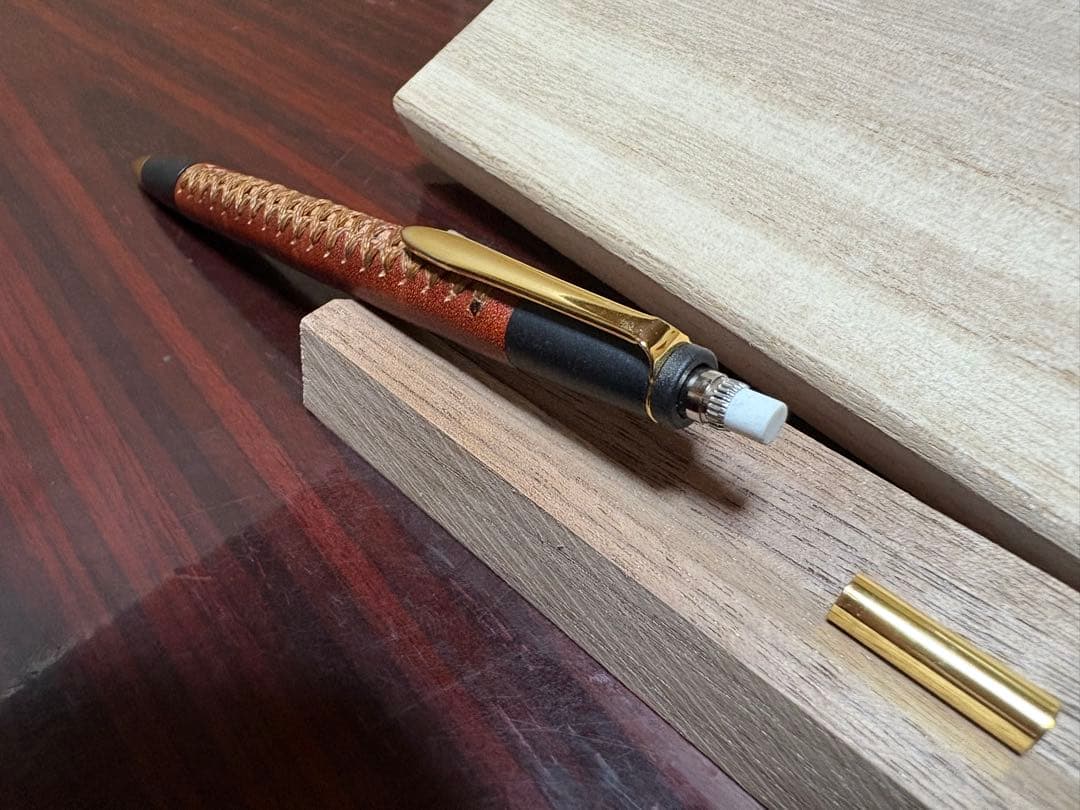 Schicksal 革軸ペン　特上ヌメ革節目模様ブラウン