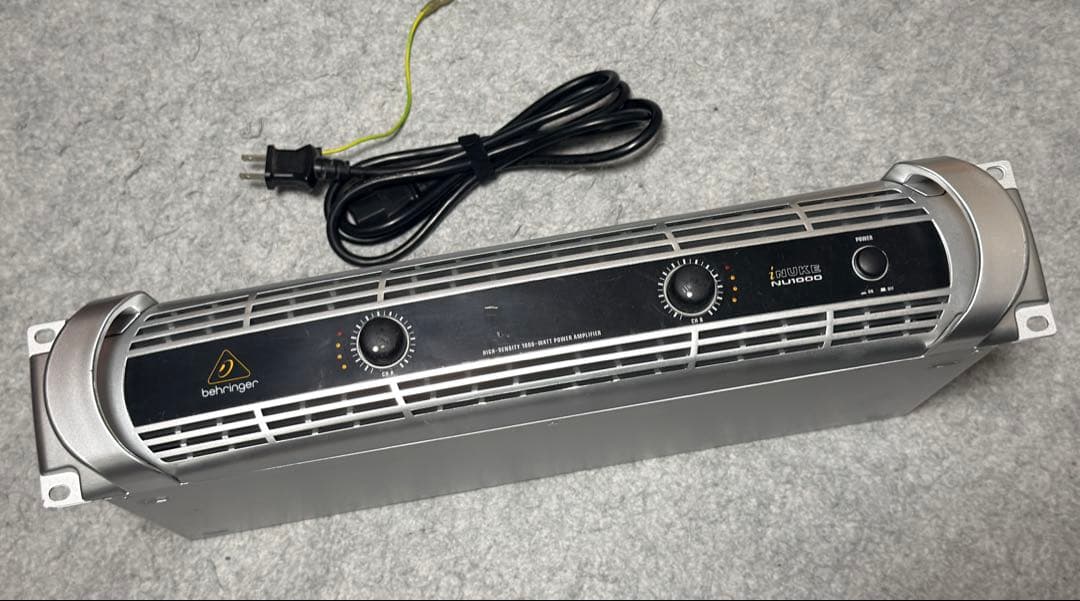 BEHRINGER iNUKE NU1000 ステレオパワーアンプ