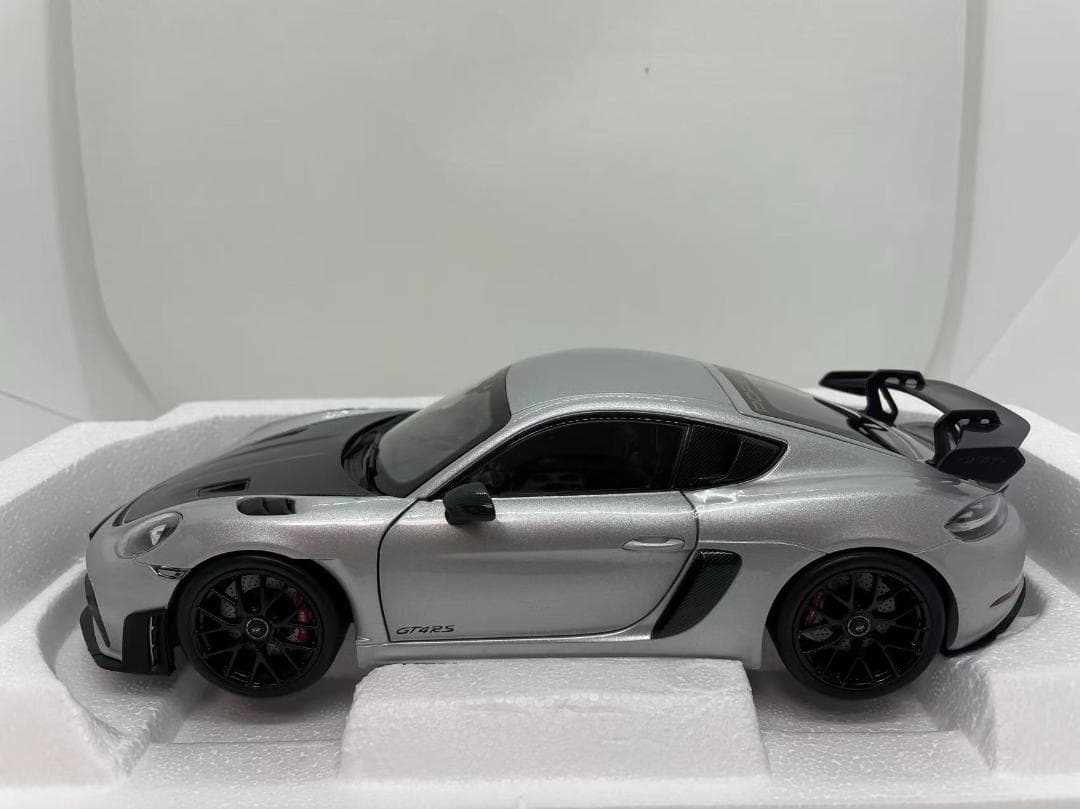 304-050 ノレブ 1/18 ポルシェ Cayman GT4 RS 2023