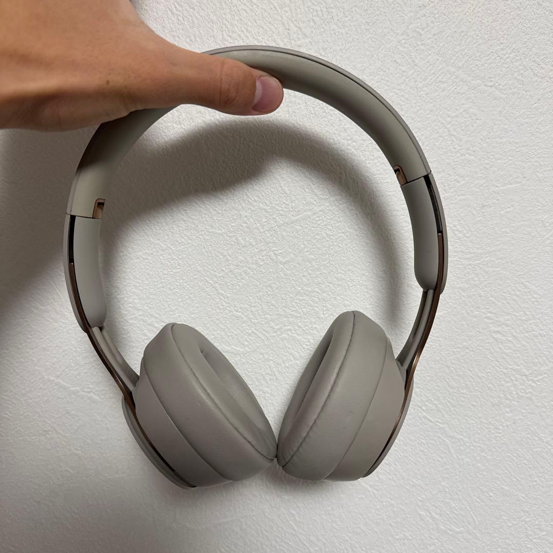 【美品】Beats SOLO PRO ワイヤレスヘッドホン クリーム色