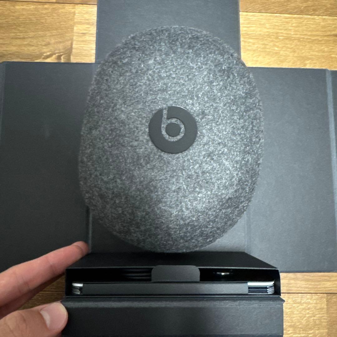 【美品】Beats SOLO PRO ワイヤレスヘッドホン クリーム色