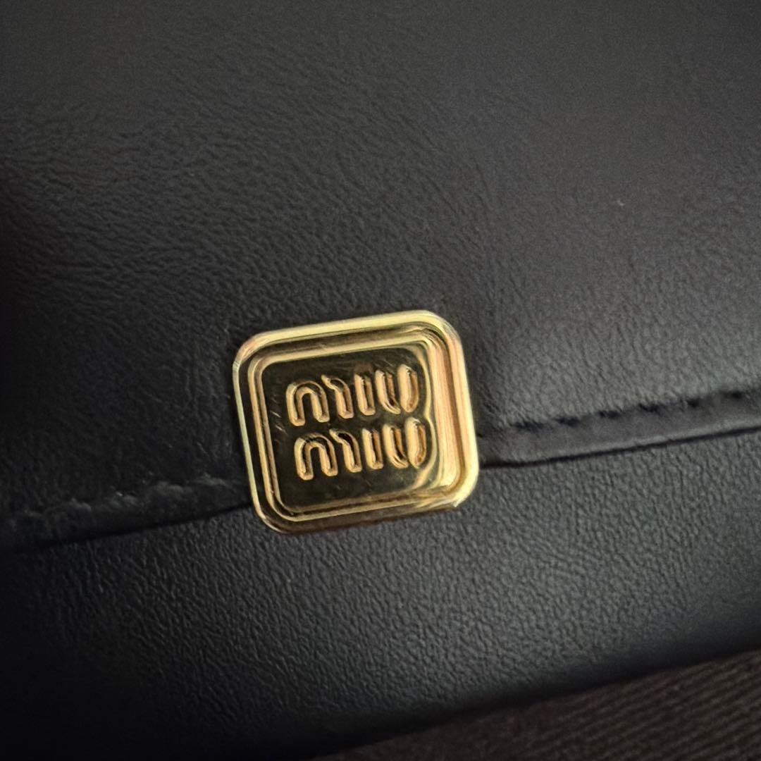 miumiu プラダ　二つ折り財布　黒金具ゴールド新品未使用元値87000円