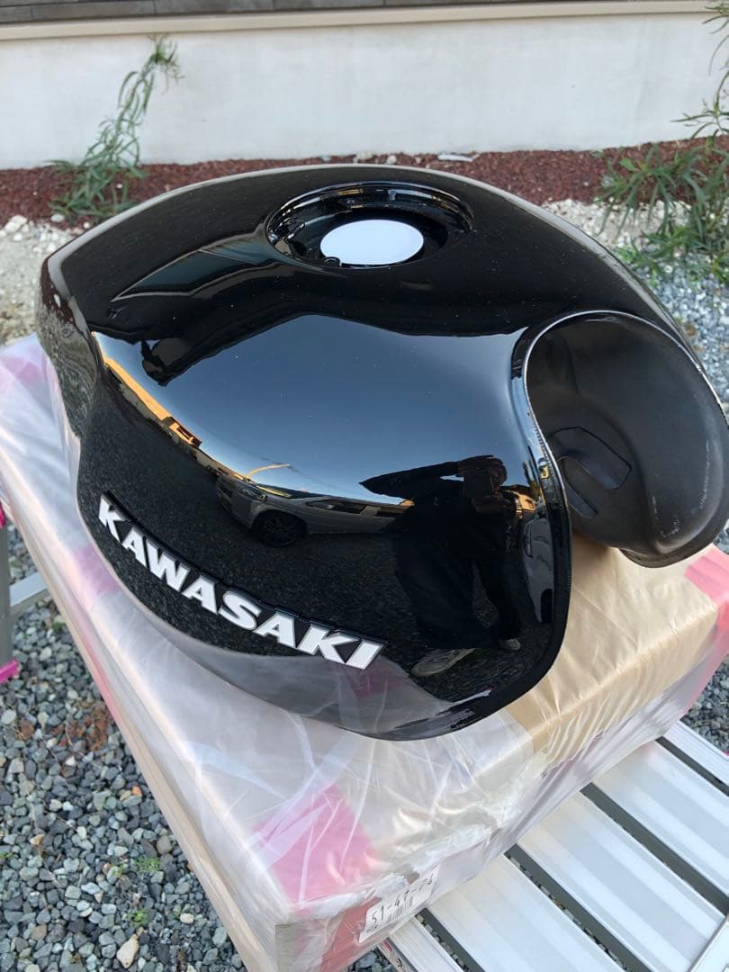 ゼファー400 タンク　黒　新品