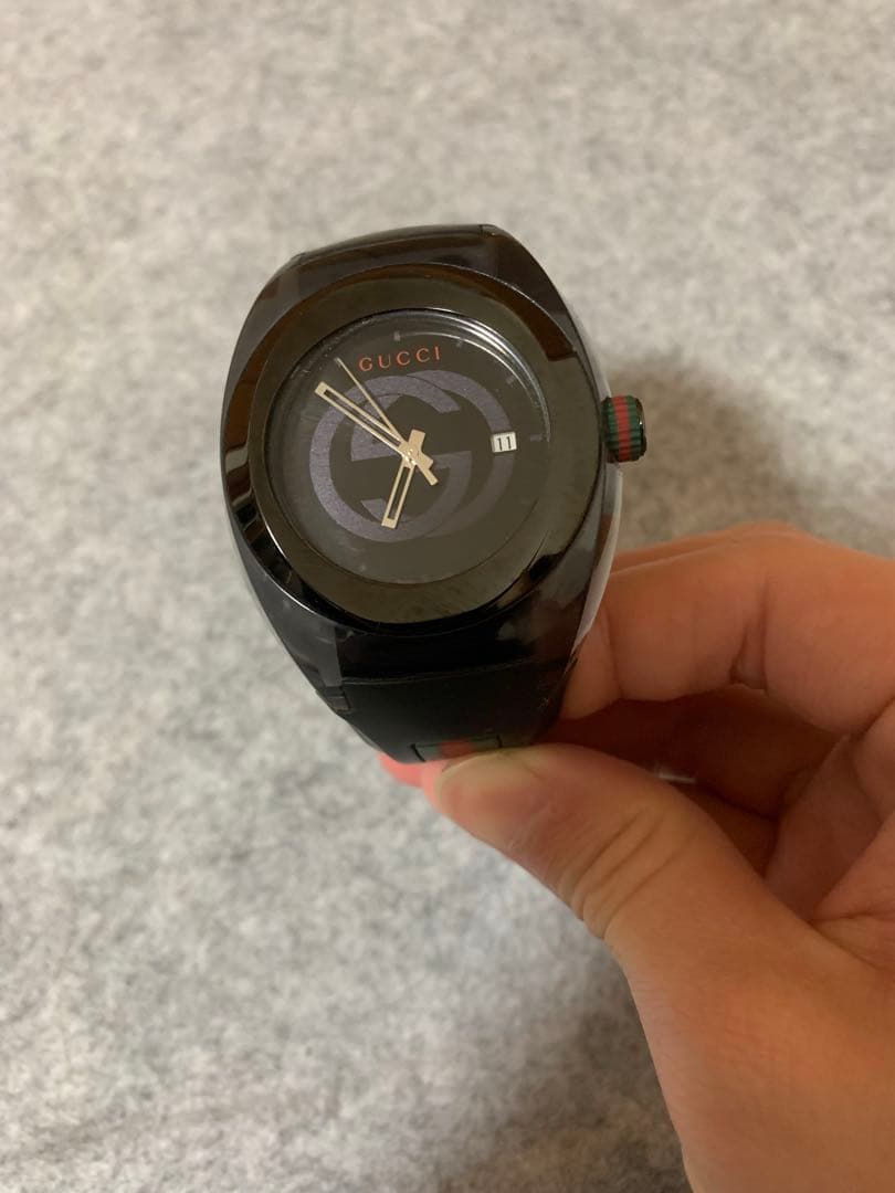 [極美品] GUCCI ブラックラバーベルト 時計　137.1