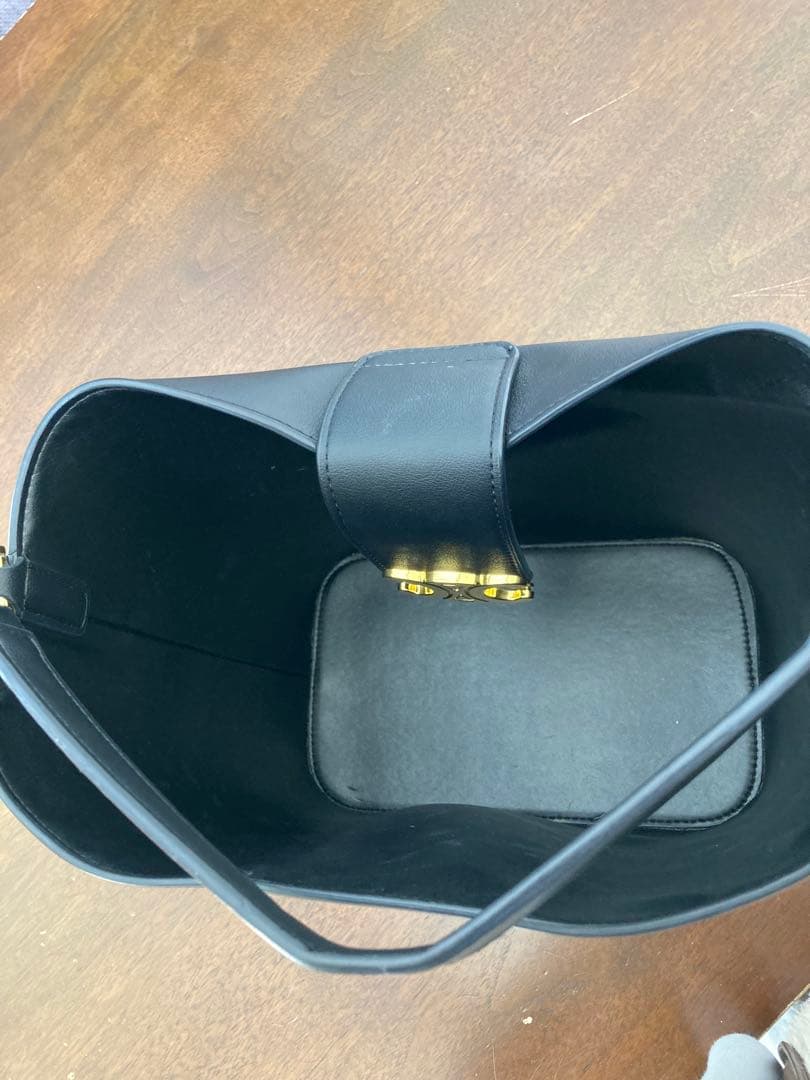 新品同様　レザー　本革　ブラック黒　ショルダーバッグハンド