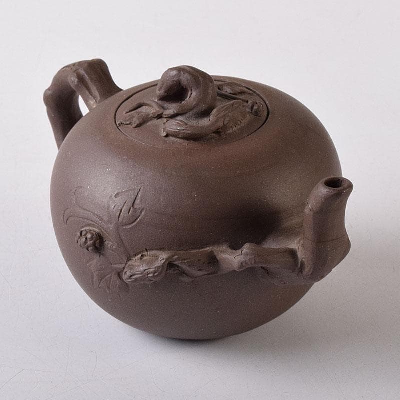 中国　紫砂　朱泥　栗鼠葡萄文　急須　茶壷　在銘　N　8162