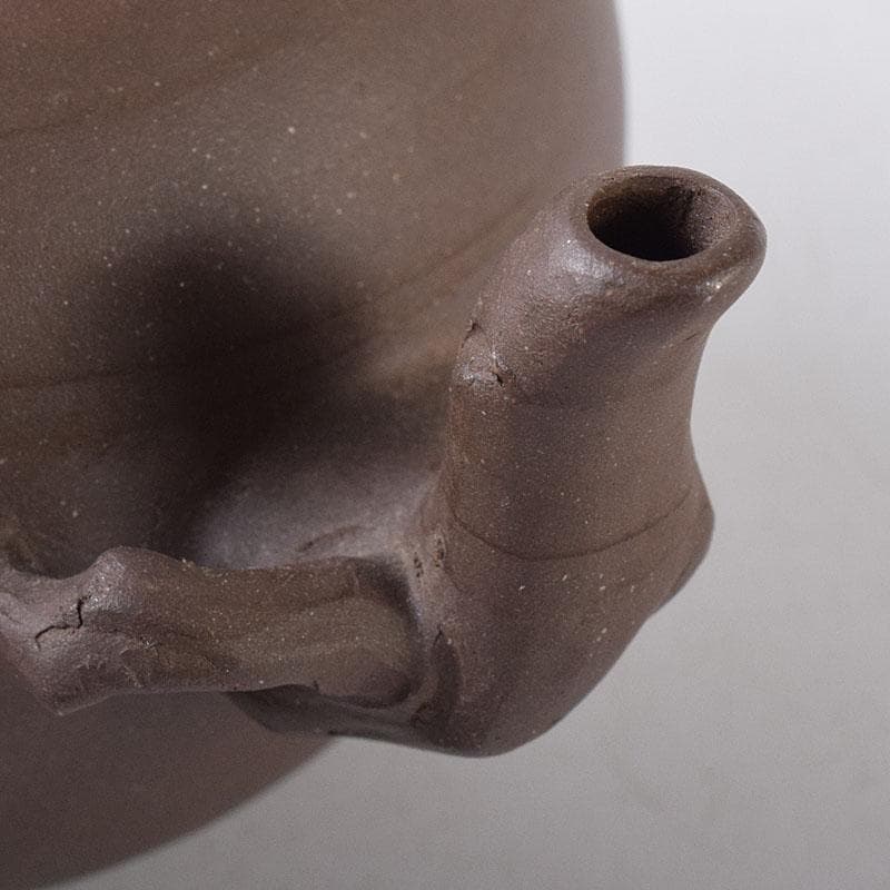 中国　紫砂　朱泥　栗鼠葡萄文　急須　茶壷　在銘　N　8162