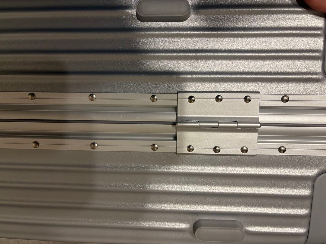 値下げ【新品】シルバーキャリーケース（Mサイズ）