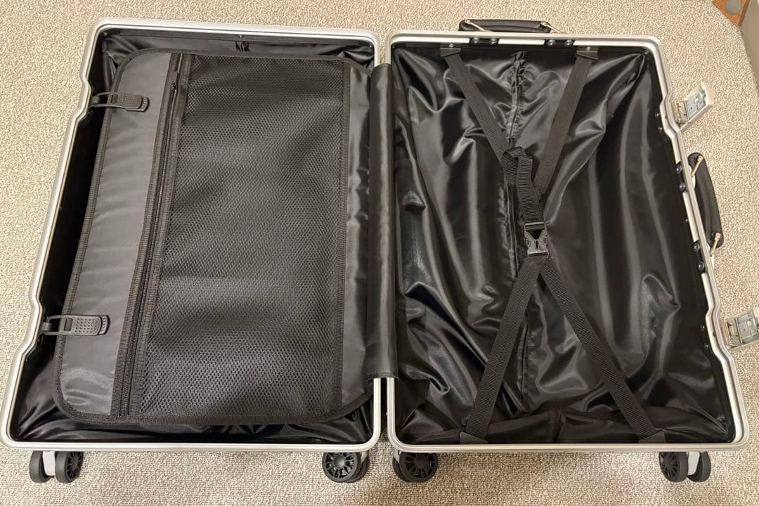 値下げ【新品】シルバーキャリーケース（Mサイズ）