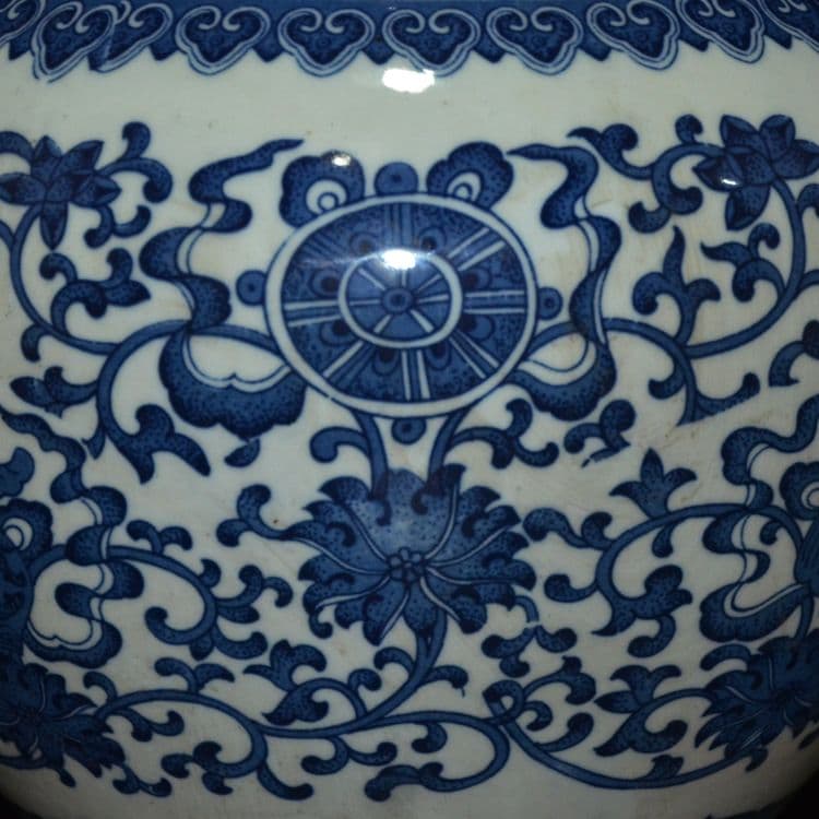 青花八宝纏枝蓮賞瓶  景徳鎮 陶磁器 装飾品 工芸品 美術品 置物