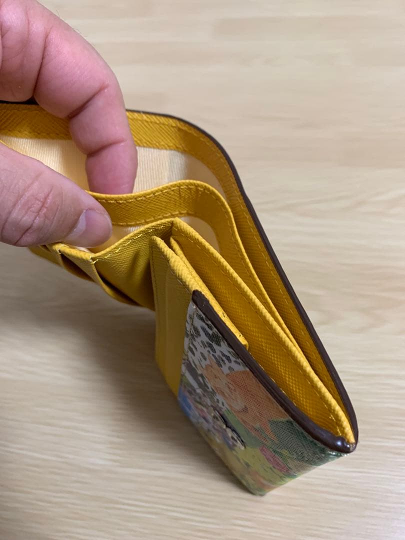 マンハッタナーズ　二つ折り財布