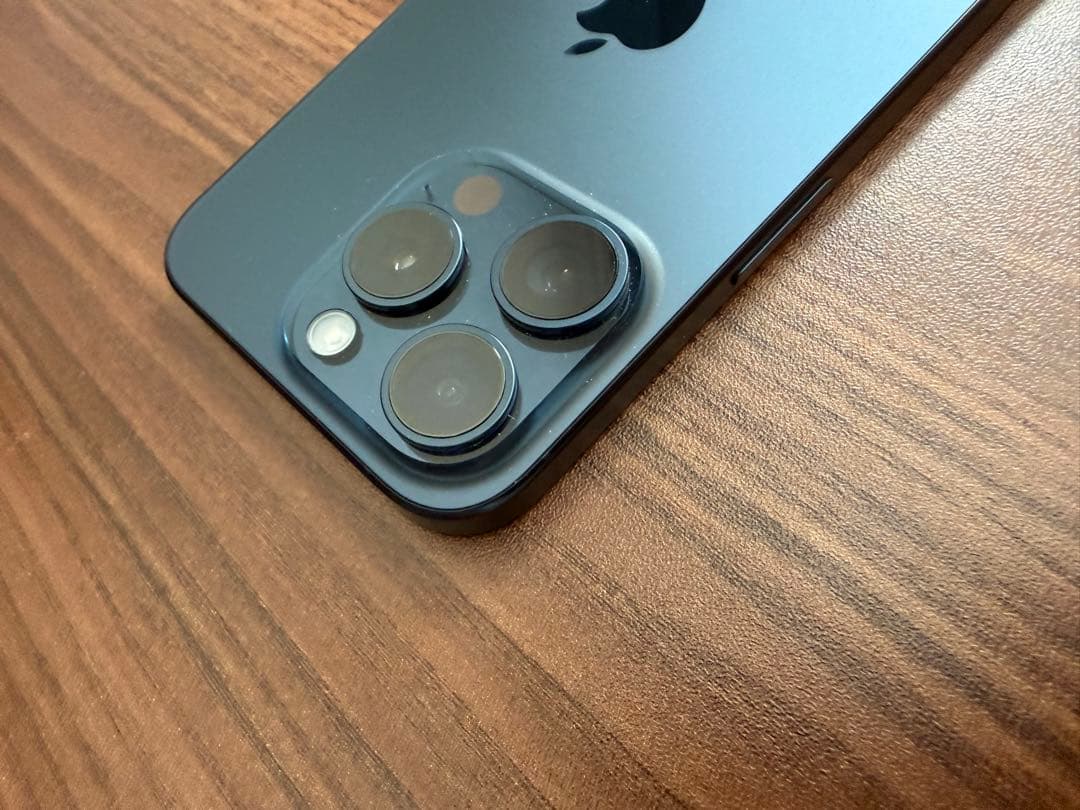 Apple iPhone 15 Pro本体 美品