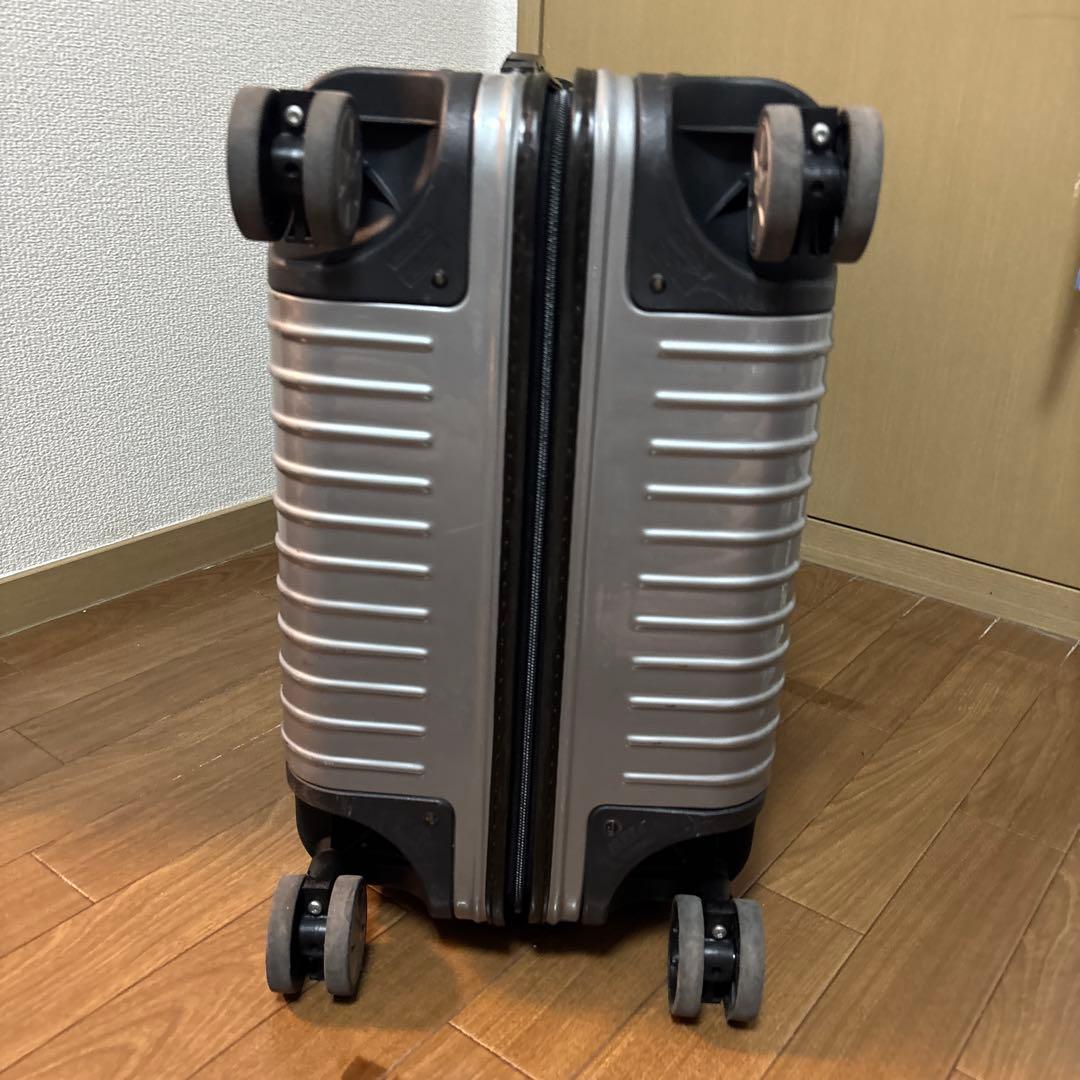 リモワ サルサ 4輪 82lシルバー　RIMOWA キャリーケース