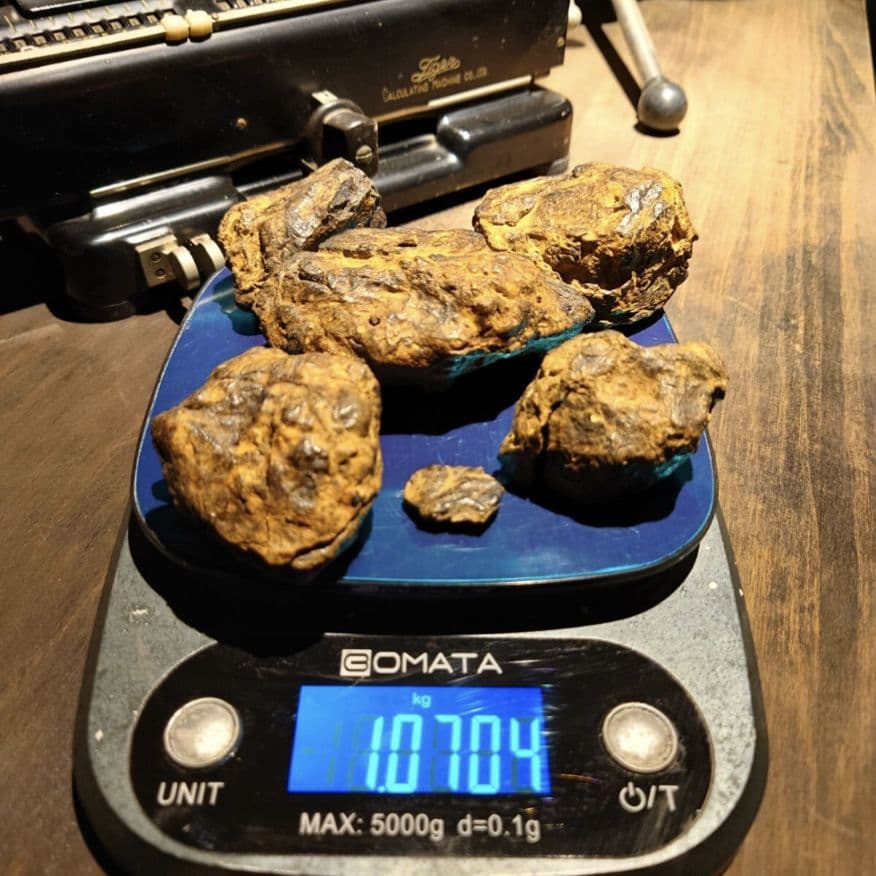 隕石　1070.4g 　鑑賞用　コレクション等に　パワーストーン？