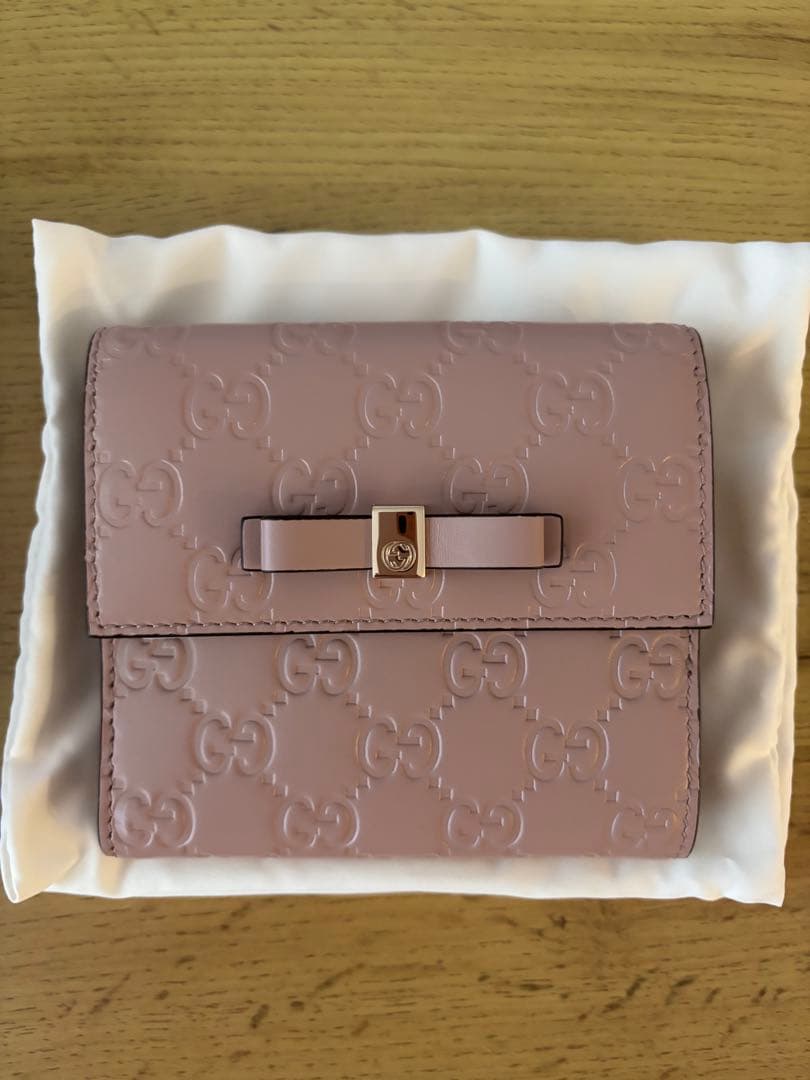 GUCCI ピンク二つ折り財布
