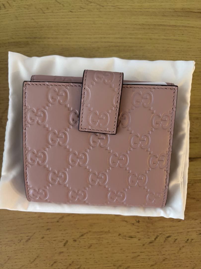 GUCCI ピンク二つ折り財布