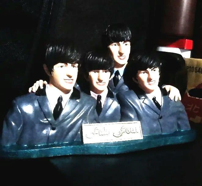 ビートルズ置物