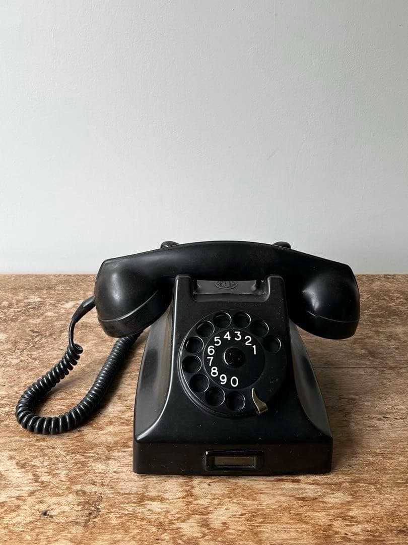 ヴィンテージ イギリス製　ダイヤル式黒電話