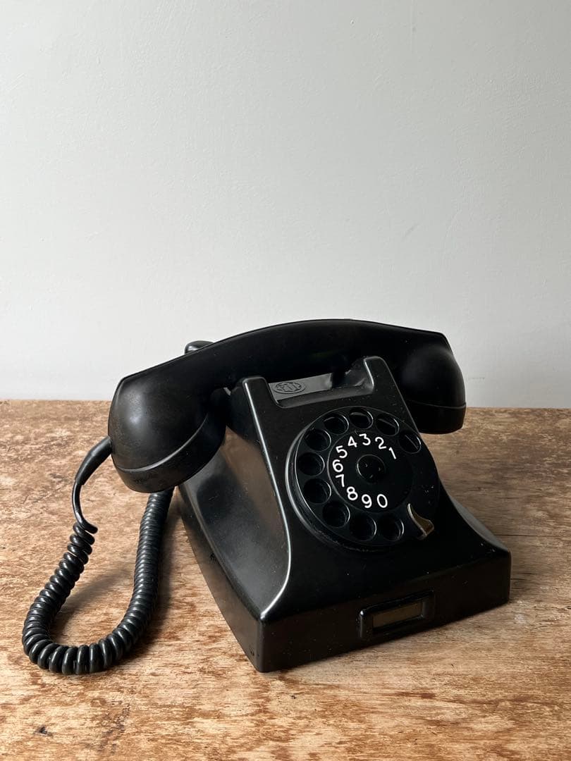 ヴィンテージ イギリス製　ダイヤル式黒電話