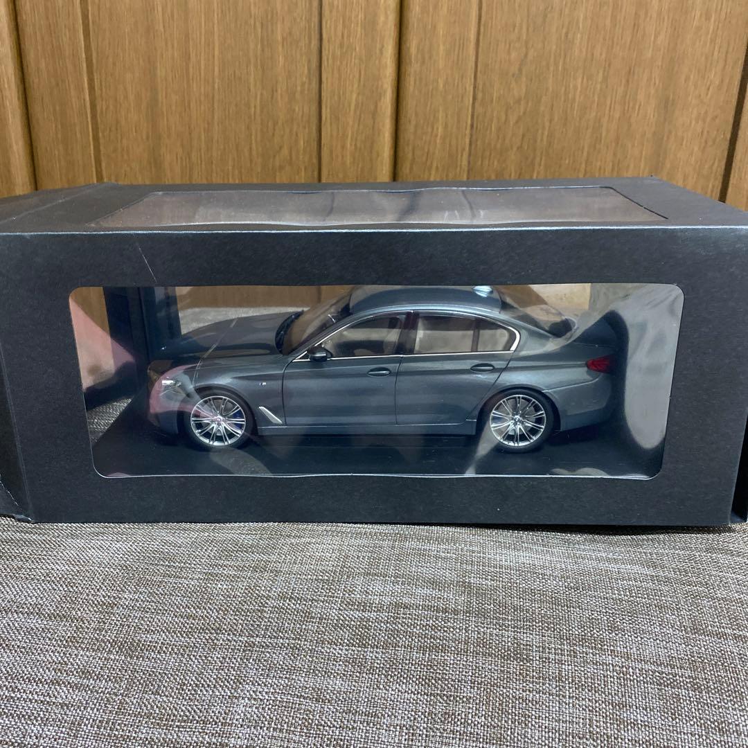 BMW 5シリーズ　1/18ミニカー