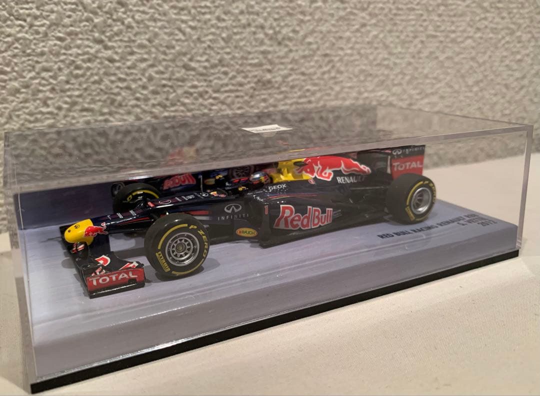1/43 レッドブルレーシング RB8 S.ベッテル