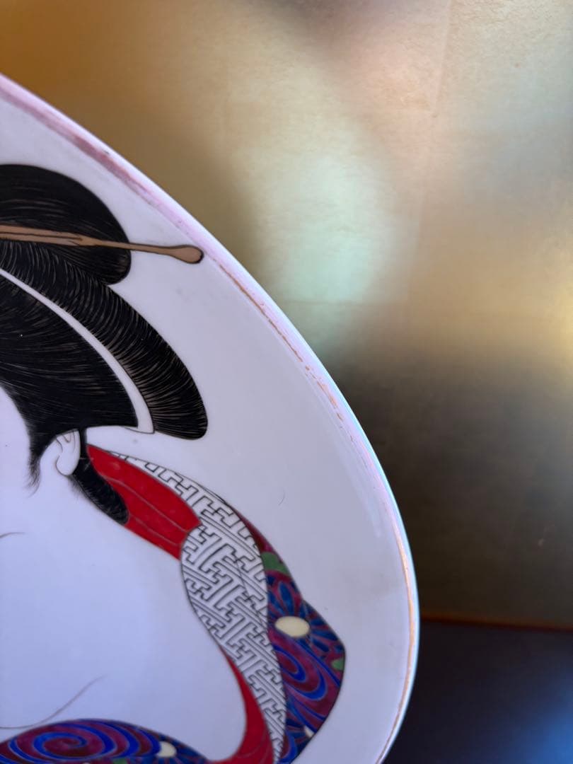大皿　女性が描かれた大きな飾り皿