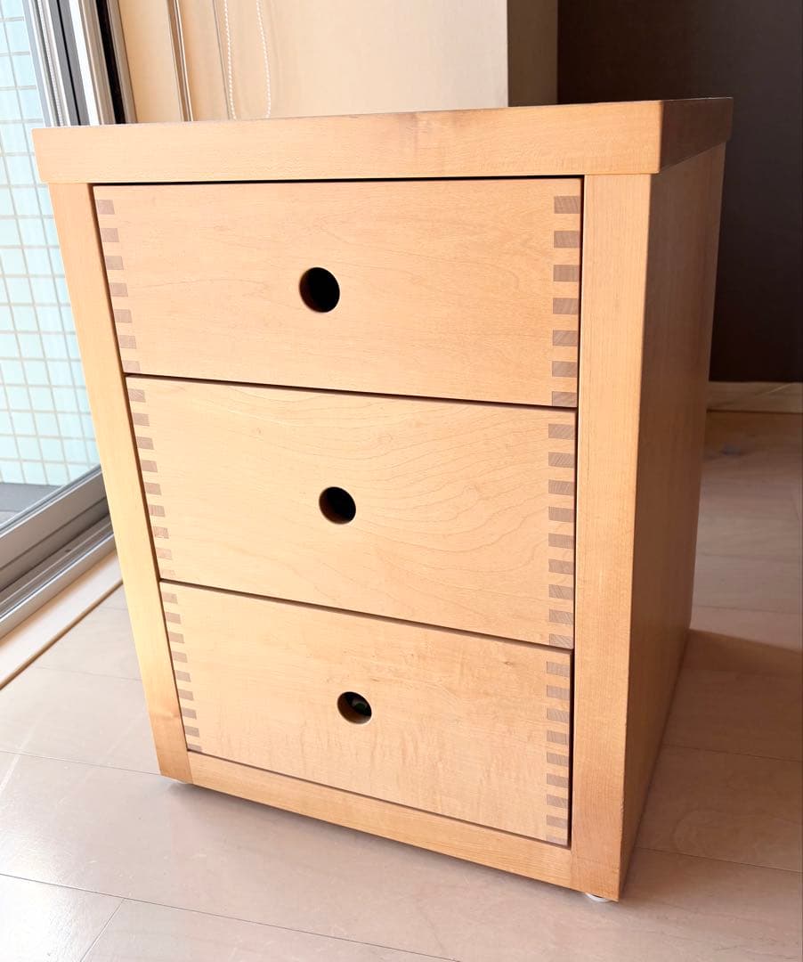 コンランショップの重厚なサイドチェスト