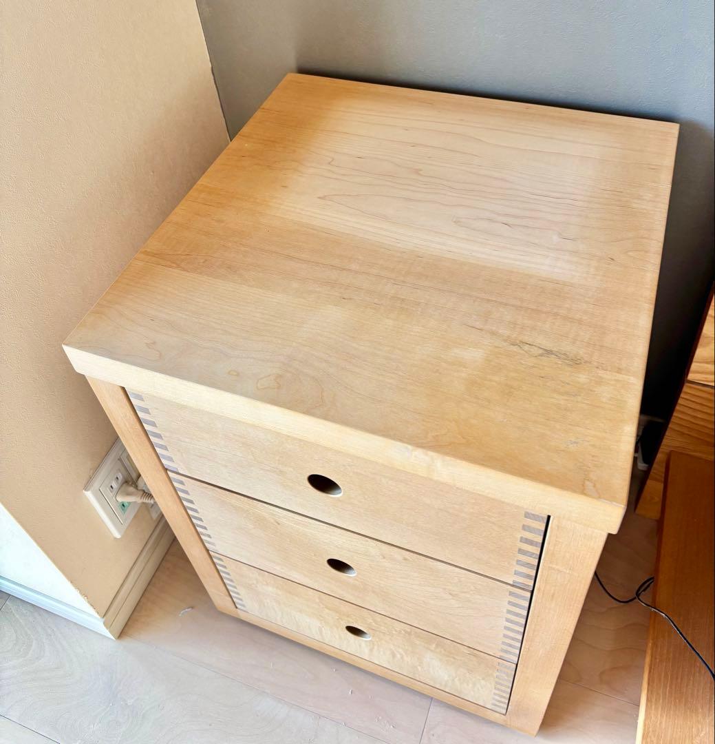 コンランショップの重厚なサイドチェスト