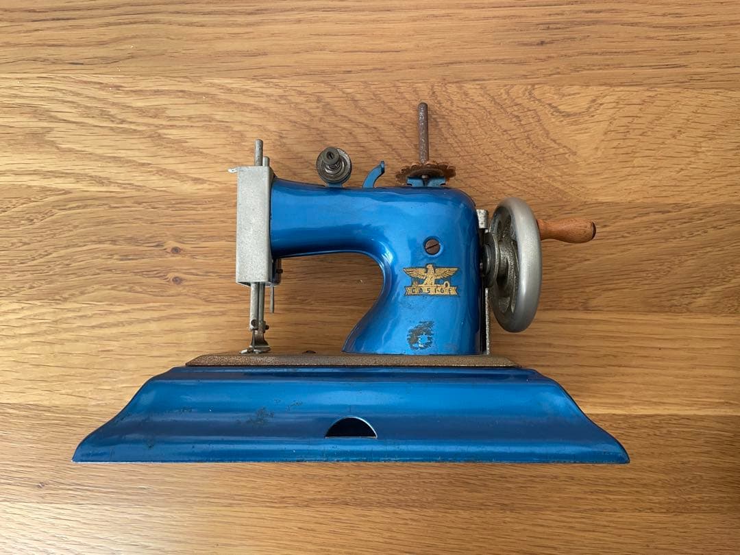 ヴィンテージ ブルーの子供用ミシン