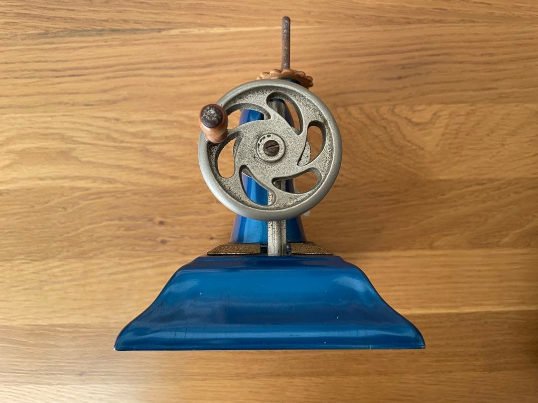 ヴィンテージ ブルーの子供用ミシン