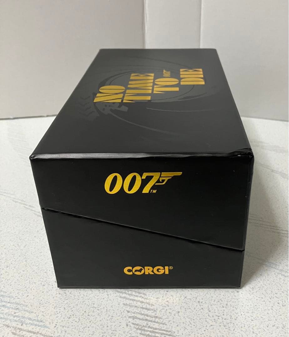 ジェームズボンド　アストンマーティン　DB5　モデルカー 　1/36