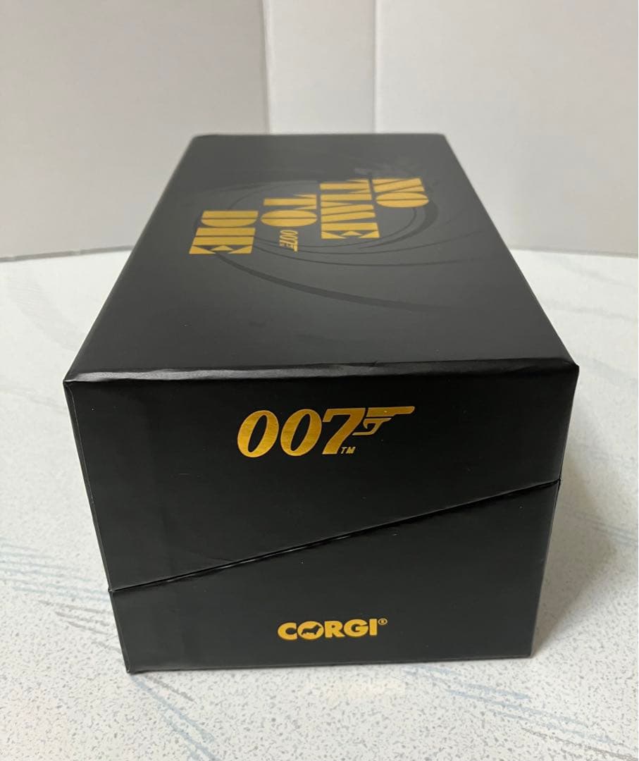 ジェームズボンド　アストンマーティン　DB5　モデルカー 　1/36