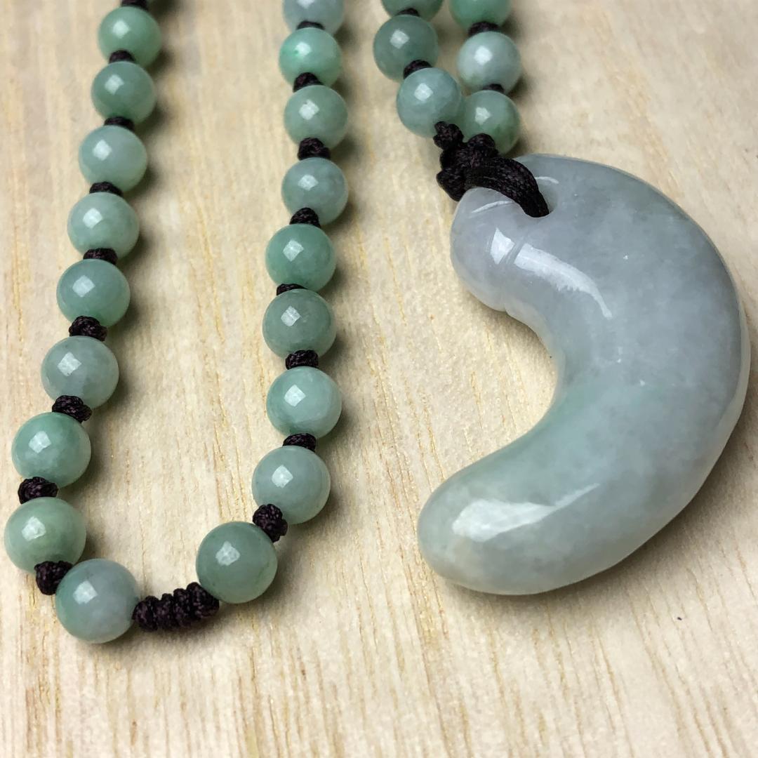 勾玉 翡翠　ヒスイ　糸魚川　翡翠　ペンダント　共箱