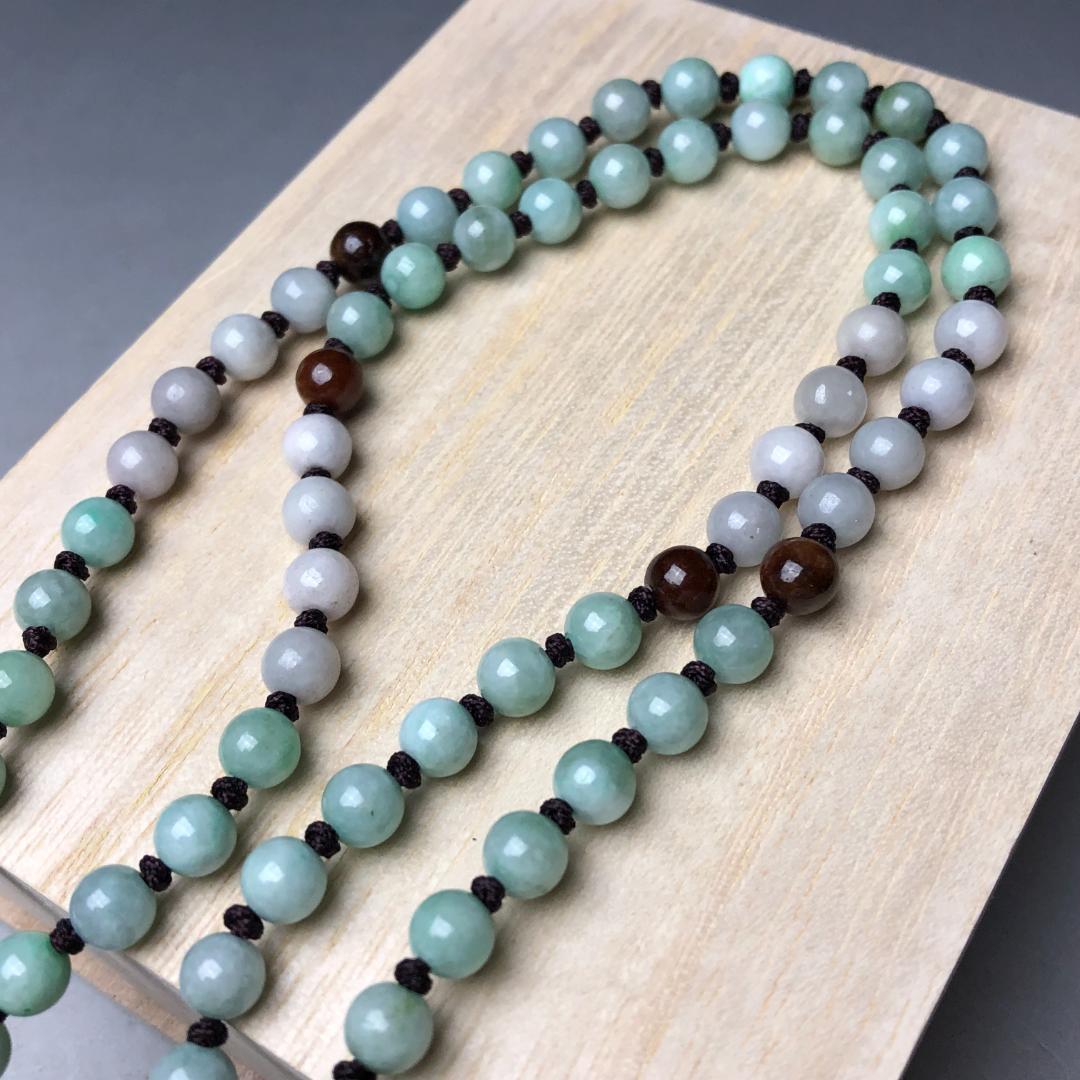 勾玉 翡翠　ヒスイ　糸魚川　翡翠　ペンダント　共箱