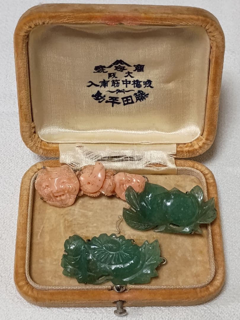 アンティーク翡翠・珊瑚 ブローチ 髪留め3点セット