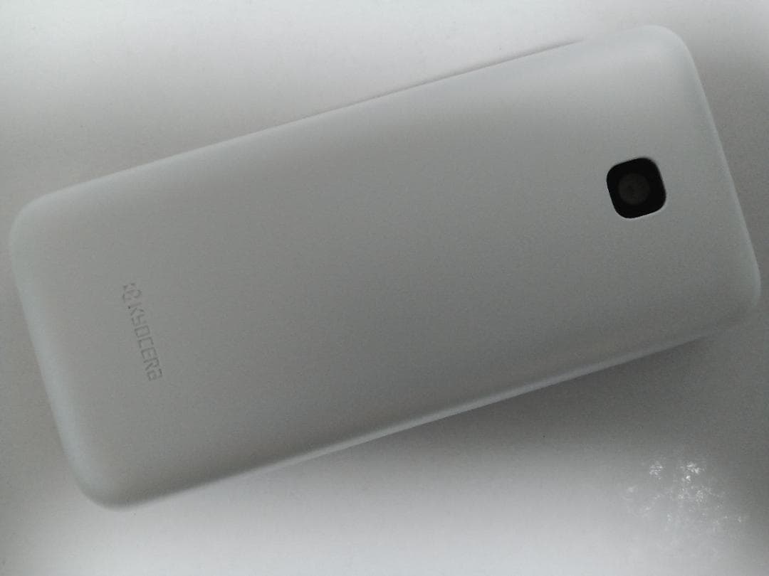 ☆ au GRATINA KYF42 ホワイト SIMロック解除済み