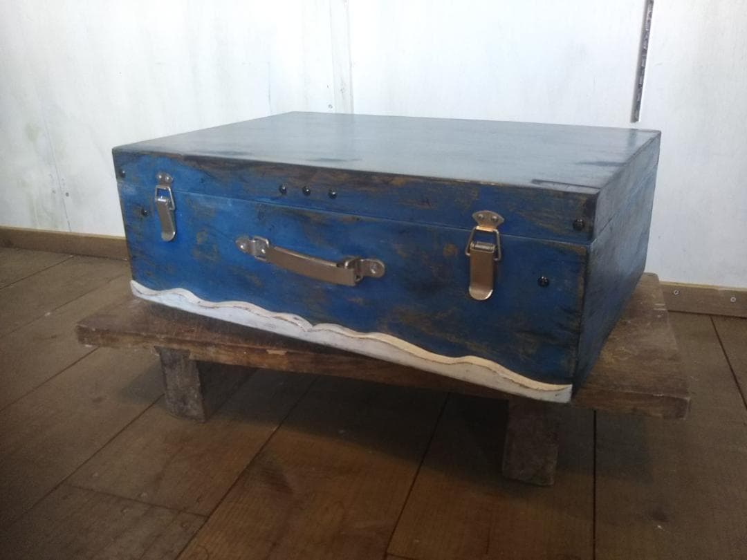 トランク形収納インテリア　小物収納　木製　アンティーク風　シャビー　ダメージ加工