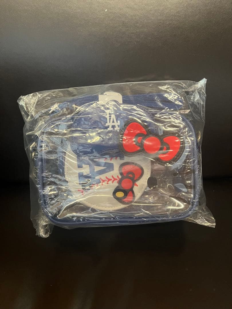 ドジャース × Hello Kitty クロスボディバッグ ポーチ 新品未使用